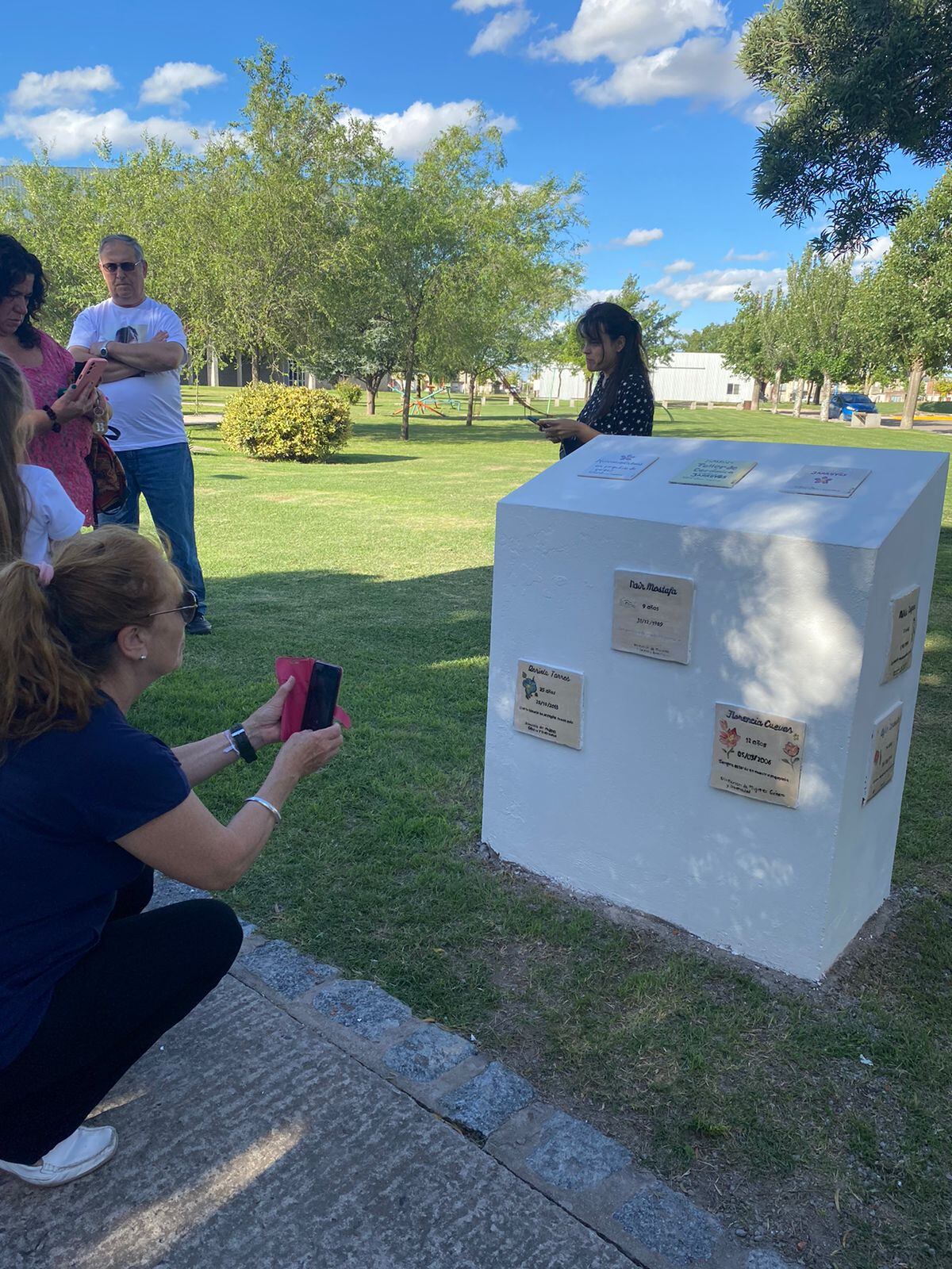 SE INAGURÓ EL MONUMENTO A VÍCTIMAS DE FEMICIDIO DEL PARTIDO DE TRES ARROYOS Y LA ZONA