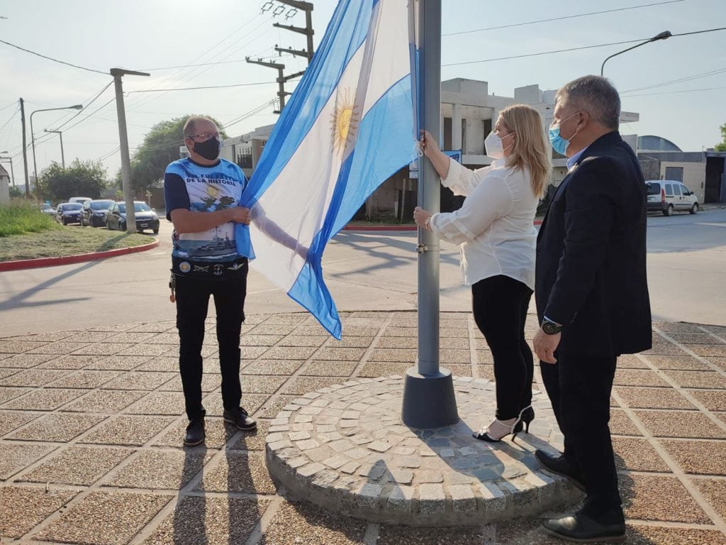 Izaron la bandera Plazoleta Malvinas Argentinas Arroyito