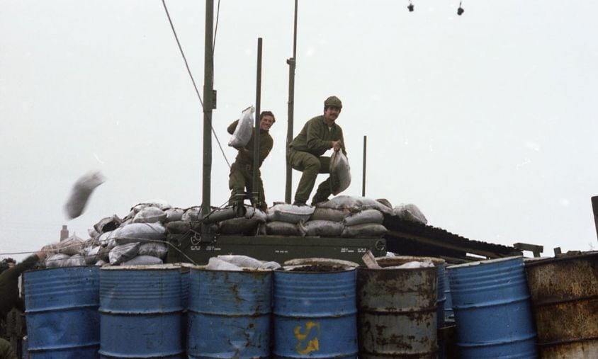 Un veterano de la Guerra de Malvinas recibió una encomienda con fotos de su paso por las Islas.