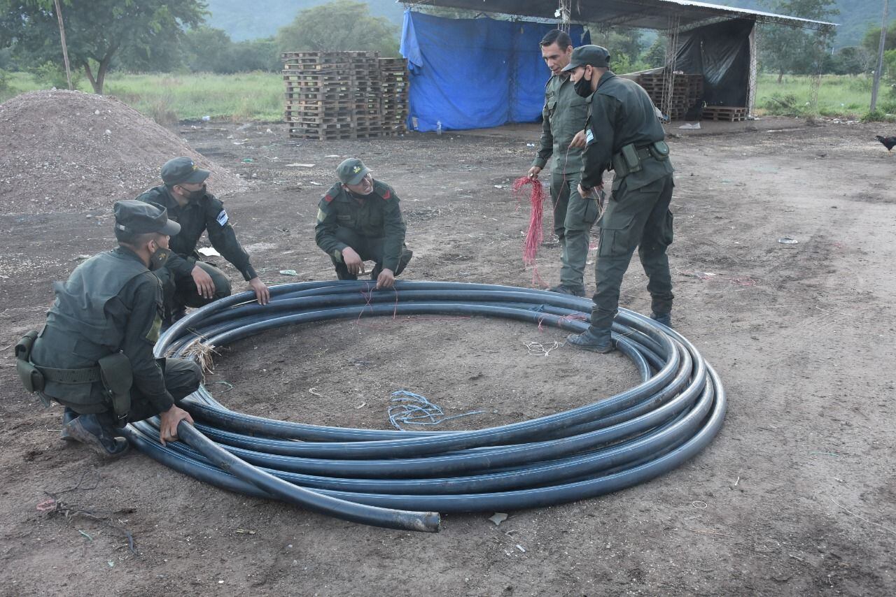 La banda traficaba aceite a Bolivia con una manguera a través de la frontera