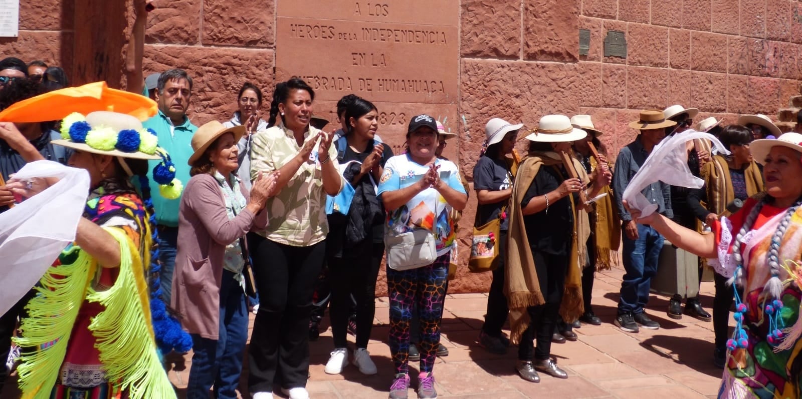 La intendenta de Humahuaca, Karina Paniagua, encabezó los actos en el Día del Carnavalito y homenajes a Edmundo Zaldívar.