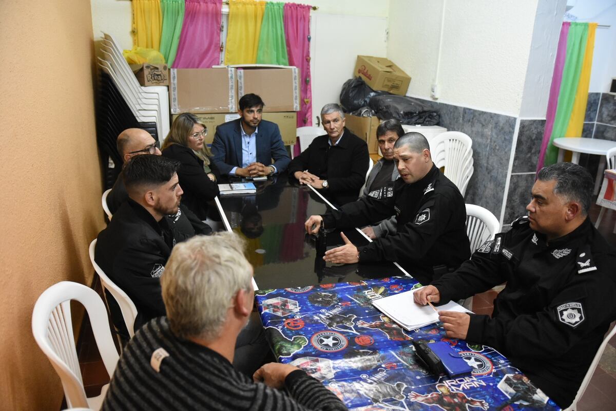 Foro de seguridad en los barrios La Cañada y 17 de Octubre