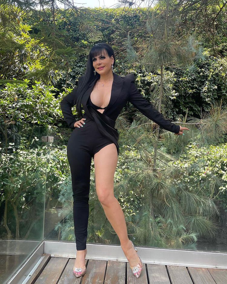 Maribel Guardia posó con su enterito negro.