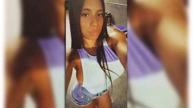 La joven fue encontrada muerta por sus amigos y familiares. La policía busca a un vecino de la pensión-