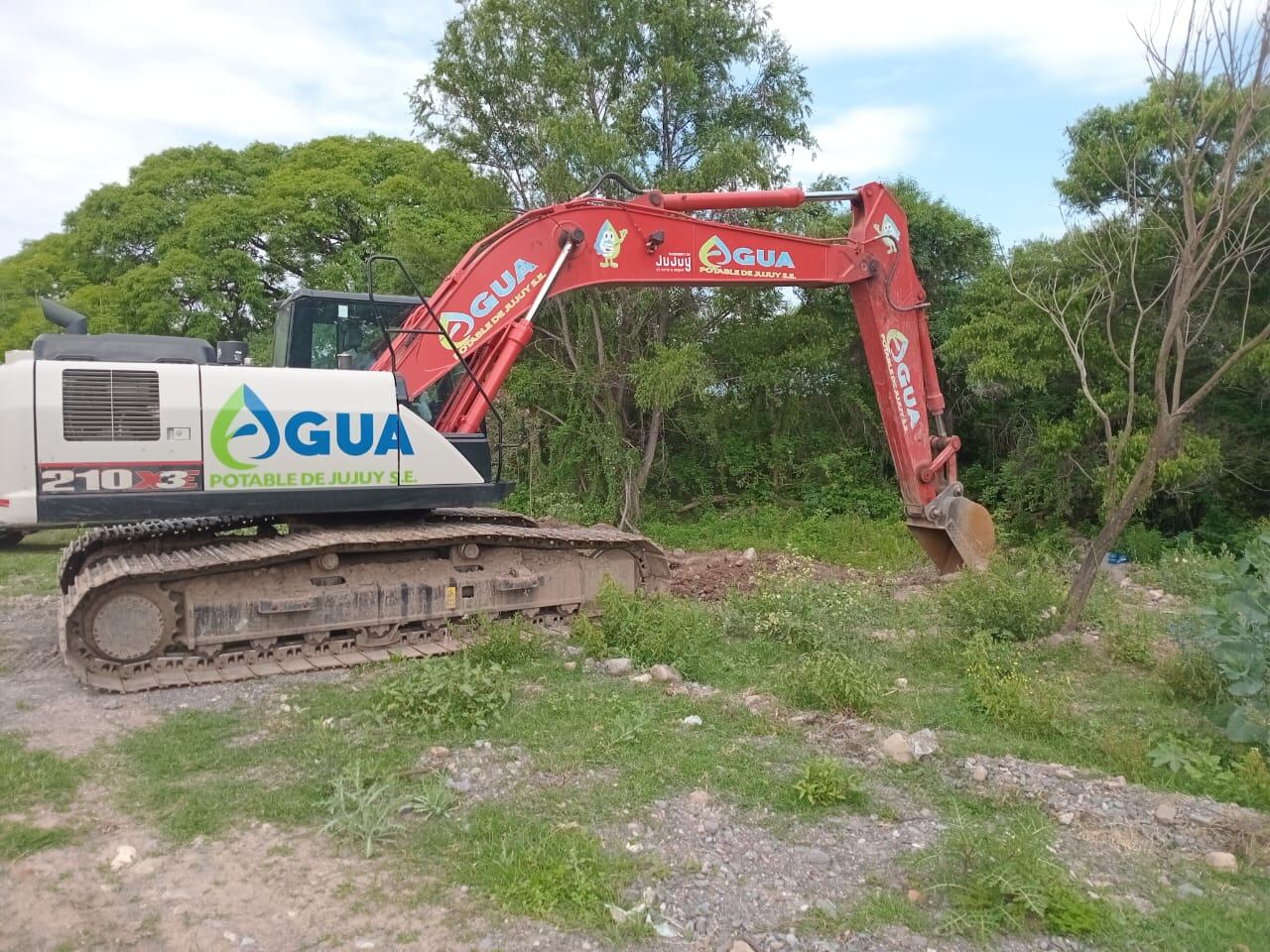 De manera preventiva, el presidente de la empresa, Juan Carlos García, ordenó la ejecución de los trabajos en el arroyo Blanquito para adelantarse a eventualidades y mejorar el servicio.