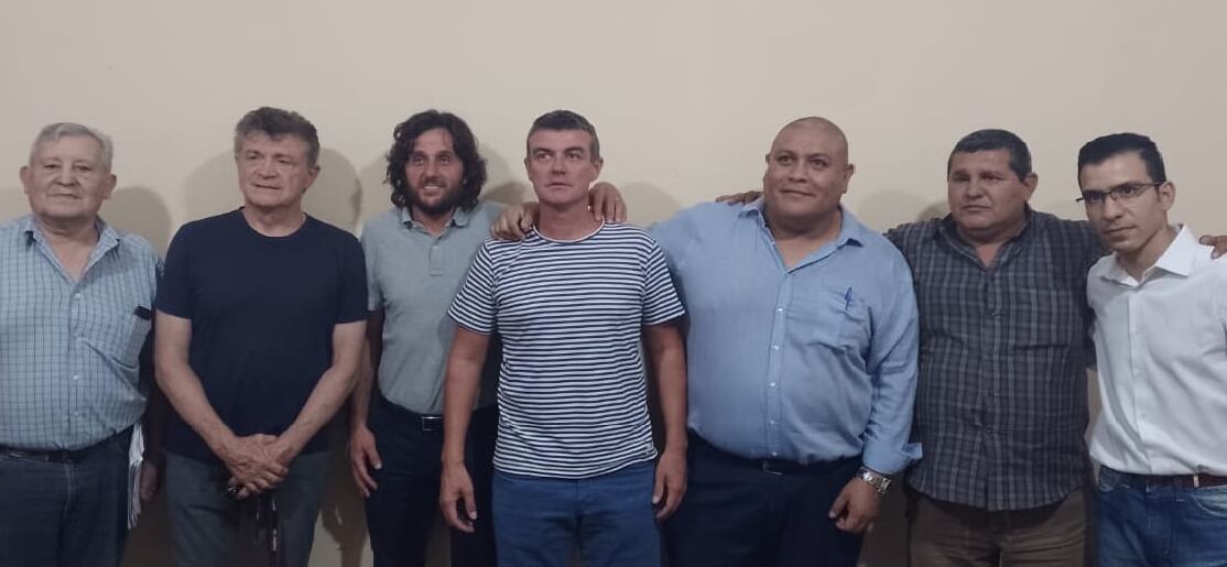 Federación Mendocina de Box: autoridades de la nueva Comisión Directiva, Manuel Quintero (vice segundo), Jorge Pandolfino (prosecretario), Luis Aramburú (vice primero), Flavio Montivero (tesorero), Sergio Carreño (presidente), Oscar Hevia (primer vocal por la Asociación Sureña) y Raúl Leiva (secretario de actas).