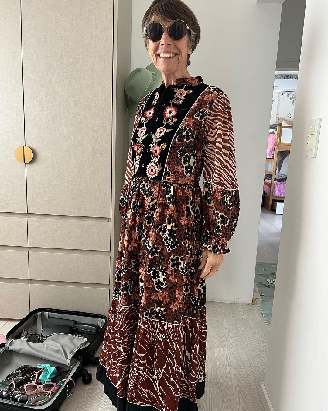 Nicole Neumann lució un vestido al estilo hippie y presentó a una integrante de la familia.