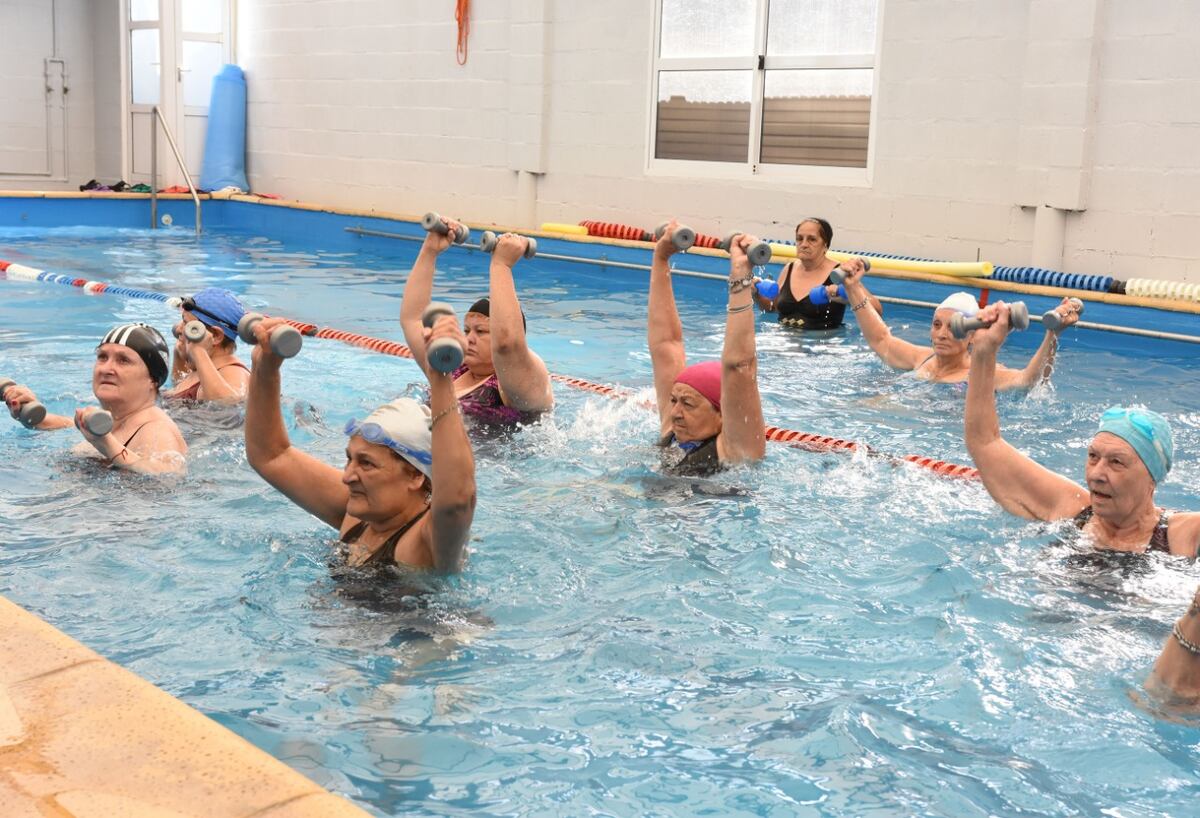 “Natación para adultos mayores” suma acompañamiento