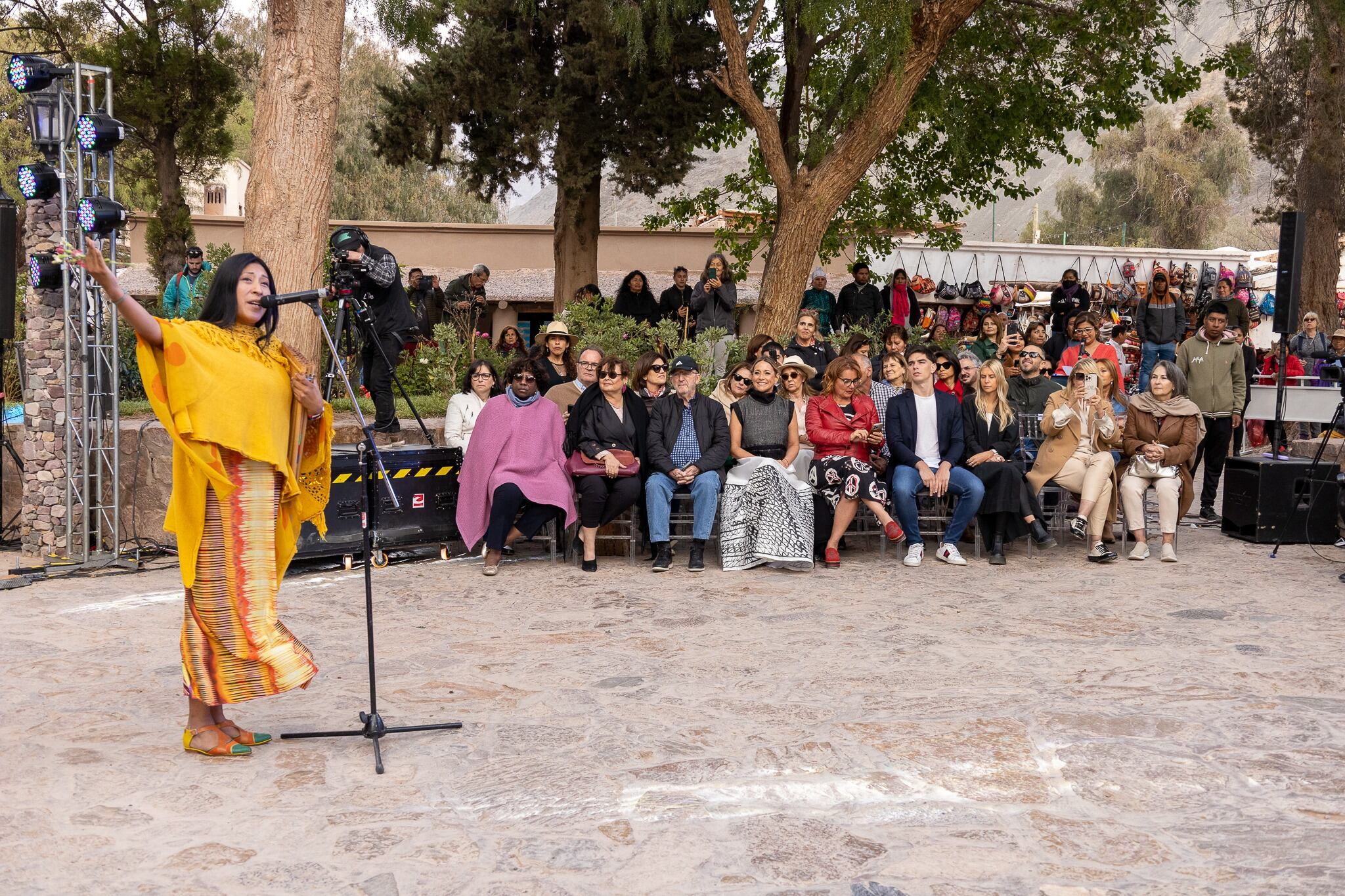 La artista jujeña deleitó con su música en el evento.