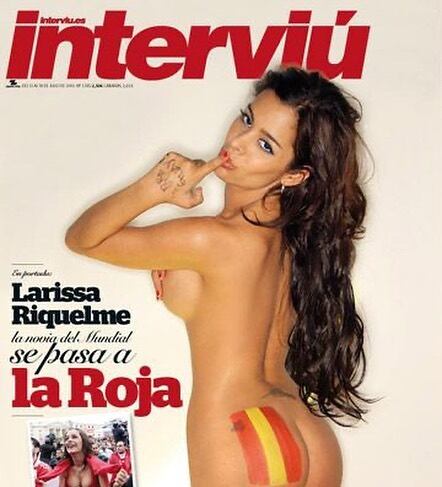 TBT de Larissa Riquelme posando para las tapas de revistas.