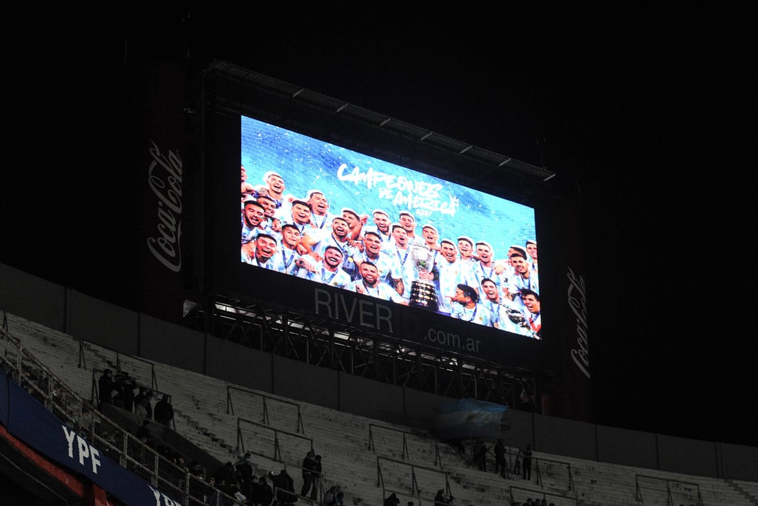 El regreso de los hinchas para ver a la selección argentina. (Federico López Claro)