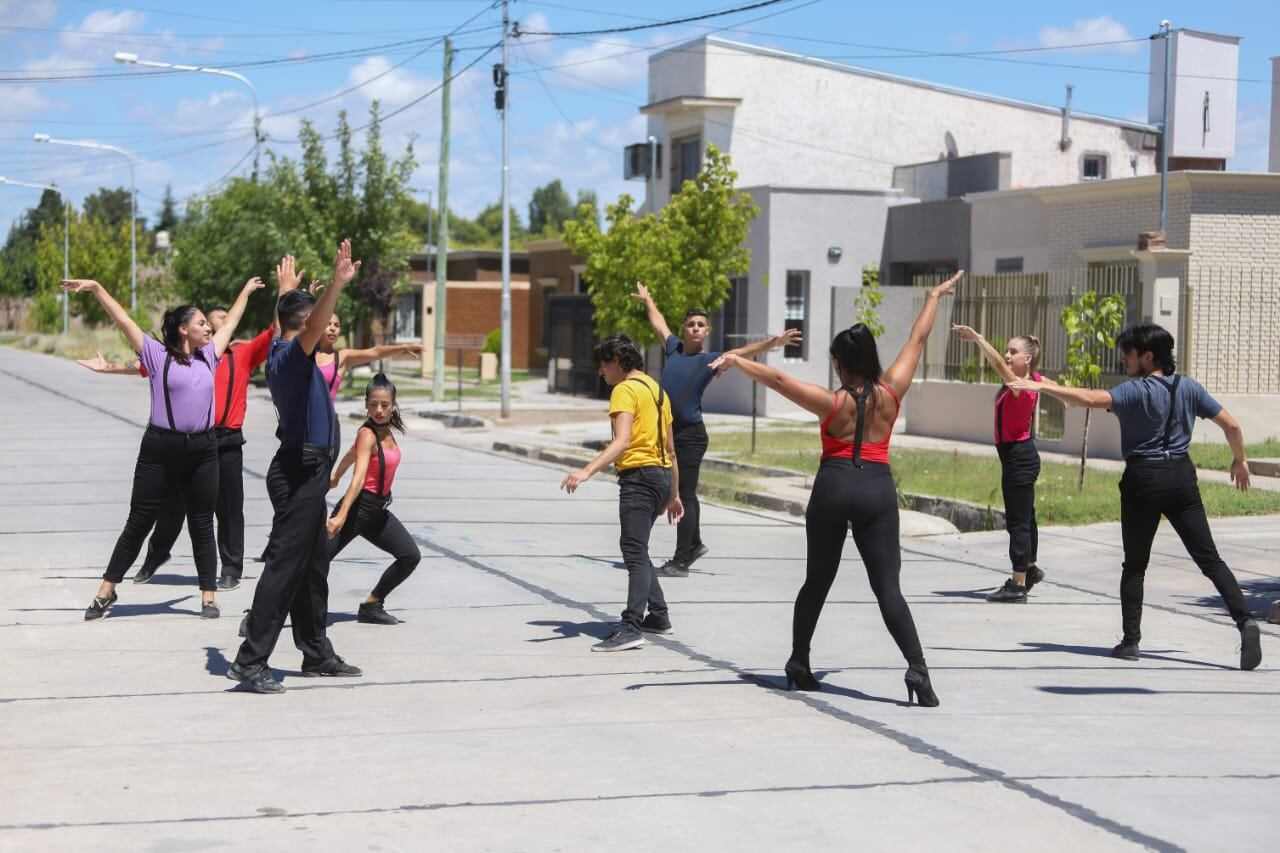 En el barrio Unimev filmaron el cuadro de tango para la Vendimia virtual. 