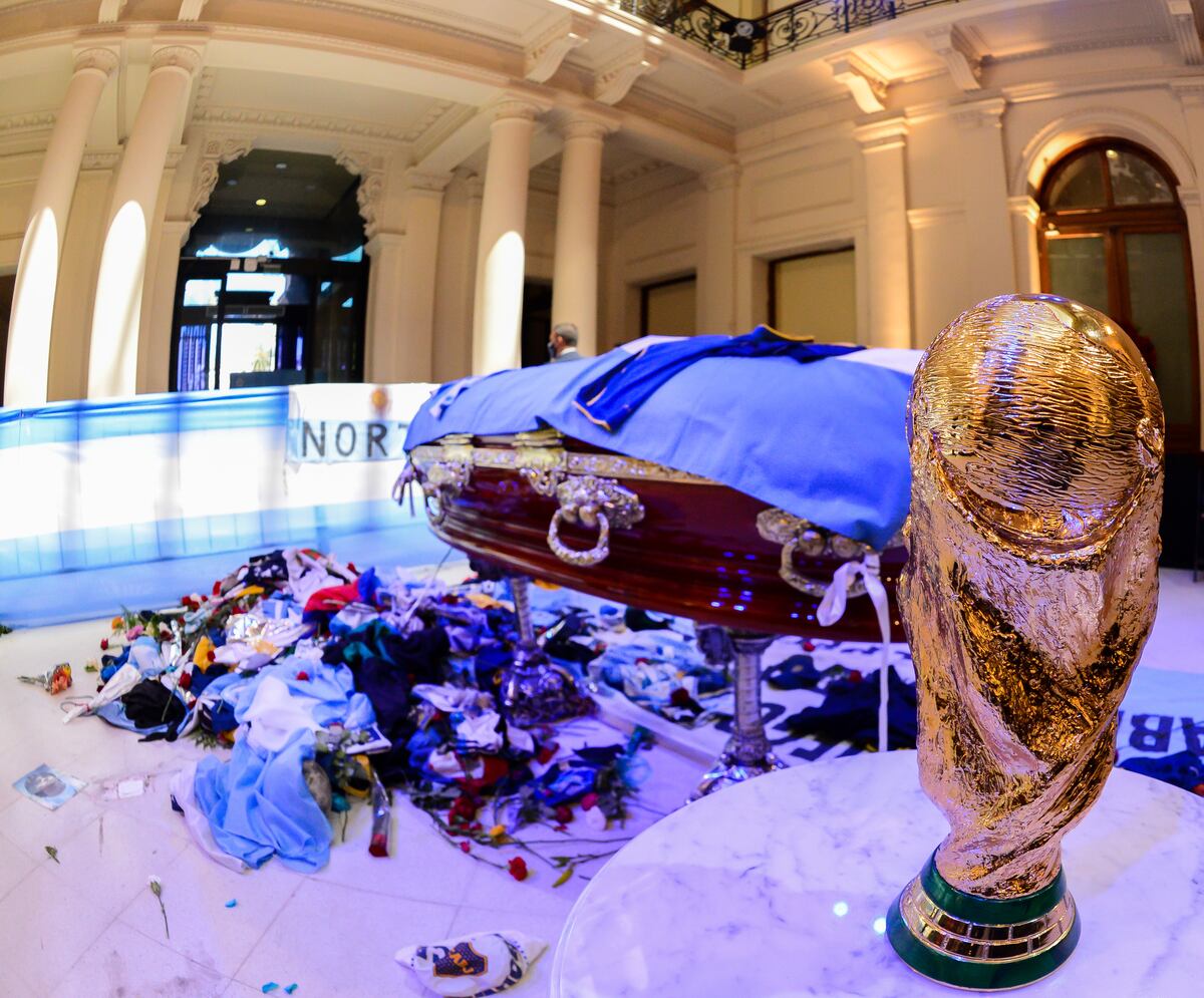 Postergaron la sesión de Senadores y realizaron un homenaje a Diego Maradona