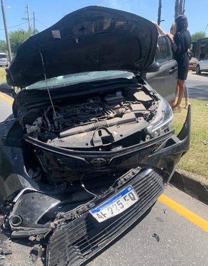 Así quedó el auto que manejaba Ricardo Bochini.