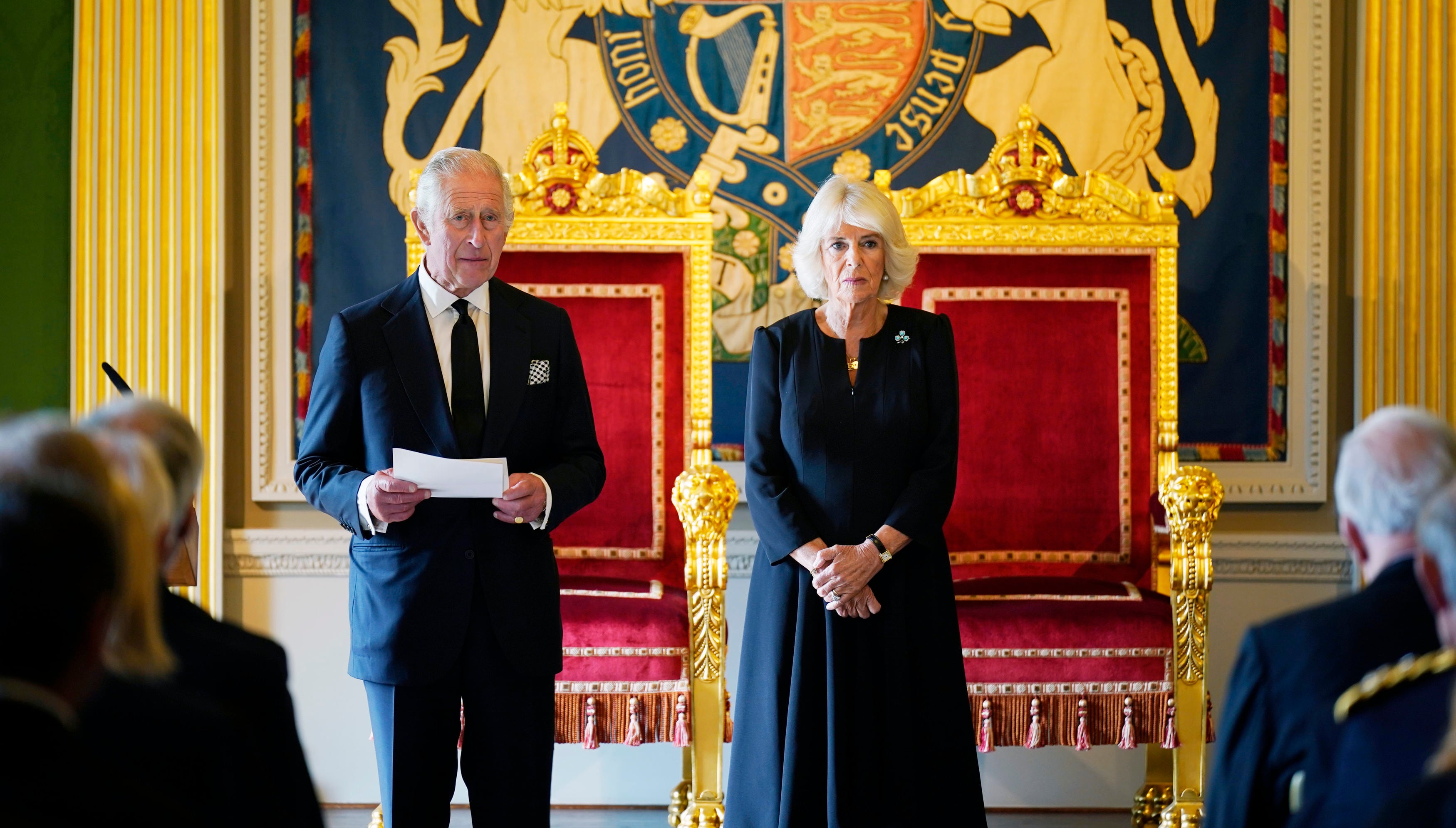 El Rey y la Reina consorte están de viaje por Inglaterra.