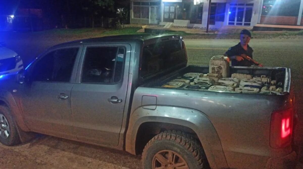 Puerto Esperanza: secuestran camioneta robada en Buenos Aires con combustible de contrabando
