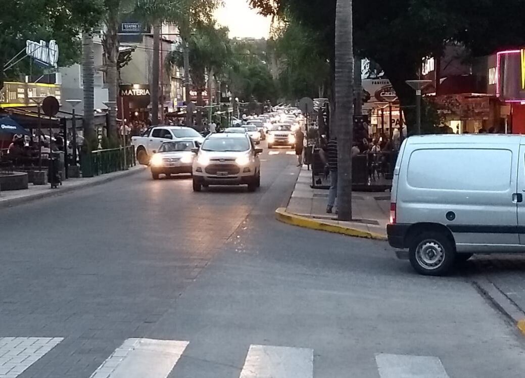 Unos 20 mil vehículos fueron controlados este fin de semana en los ingresos a Carlos Paz. (Foto: gentileza Damián González).