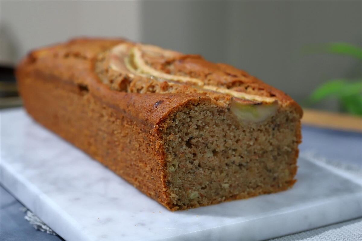 Así se hace un budín de banana.