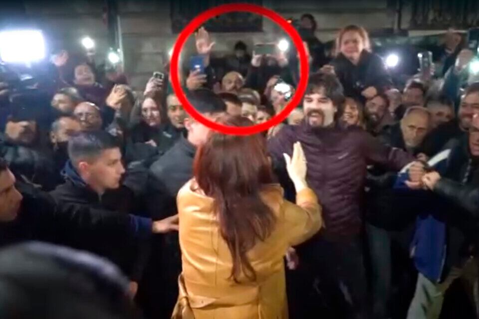 La filmación que muestra a Sabag Montiel en la puerta de la casa de Cristina Kirchner, cuatro días antes del atentado y que da cuenta de la premeditación del mismo. 