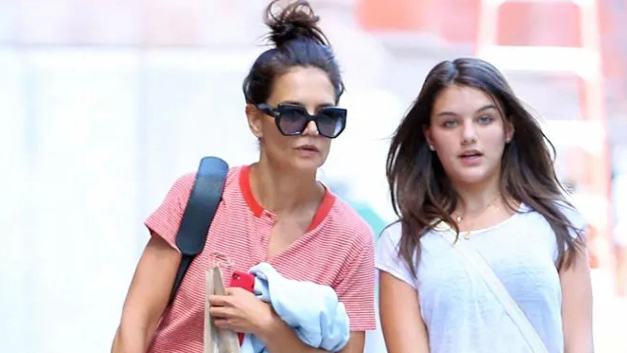 Suri Cruise junto a su madre en Nueva York.