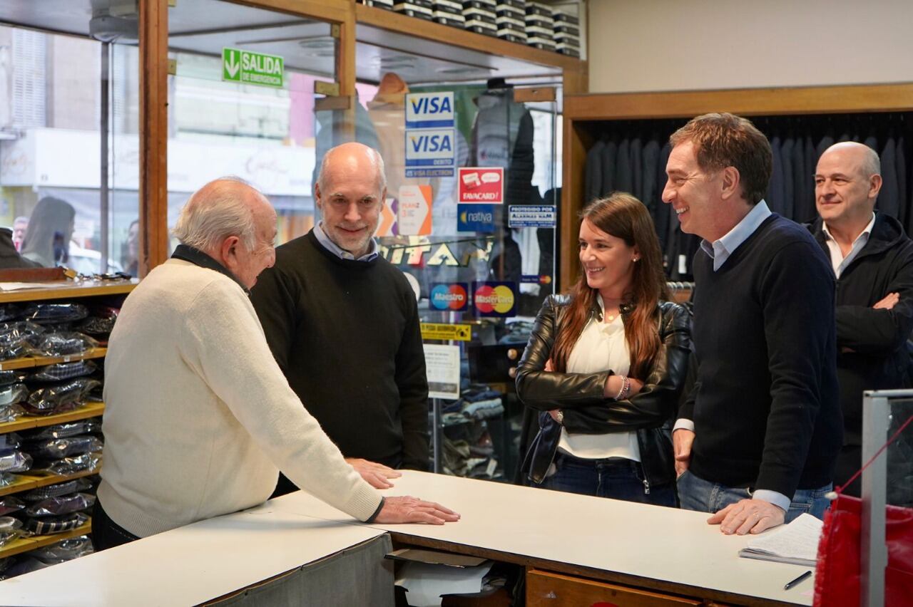 Horacio Rodríguez Larreta y Diego Santilli con Abigail Gómez y Mariano Uset.