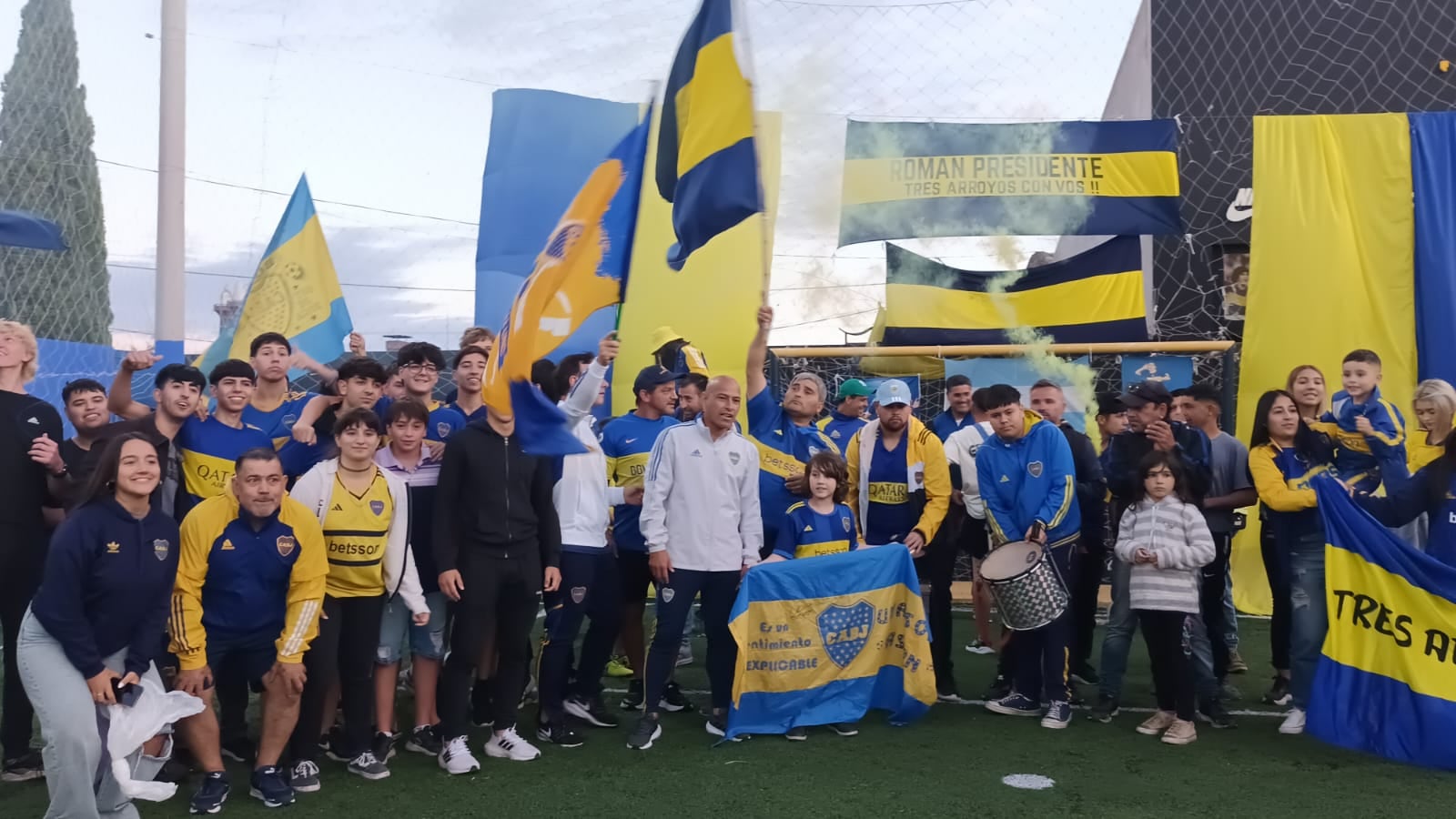 Clemente Rodríguez visitó Tres Arroyos y participó de un banderazo a favor de Riquelme