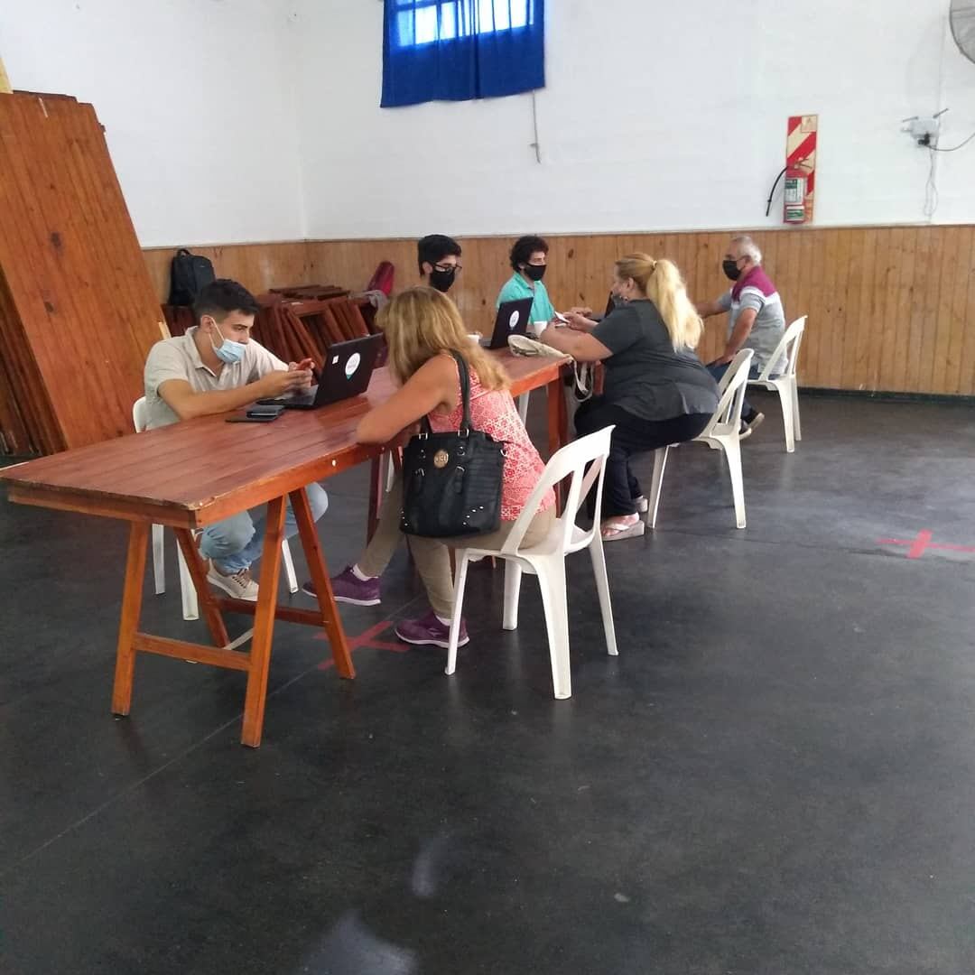 Desde esta semana, se estableció una "mesa de ayuda fija" en el espacio de la Casa de la Juventud.