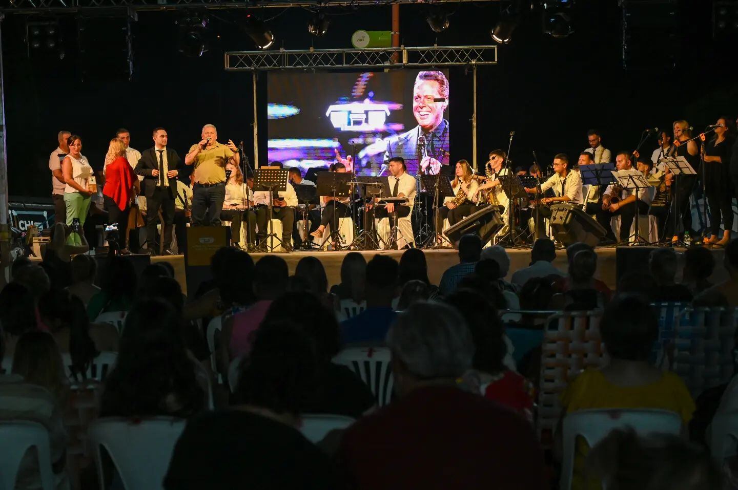 La Banda Sinfonica y Maximiliano Olmos se presentaron en Parque Romero