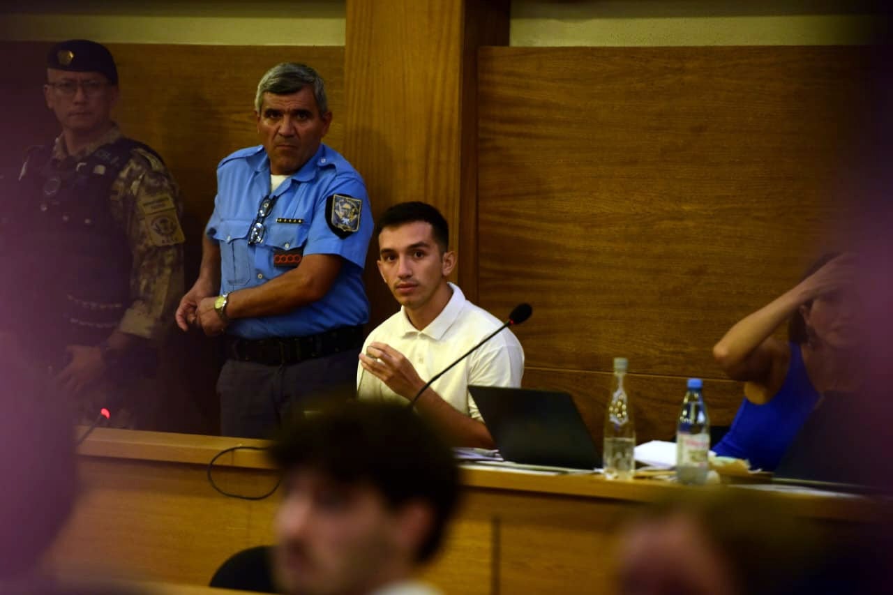 Néstor Aguilar Soto, junto a su abogada Ángela Burgos Niño,en la jornada de alegatos por el homicidio de Catalina Gutiérrez.  (José Gabriel Hernández / La Voz)