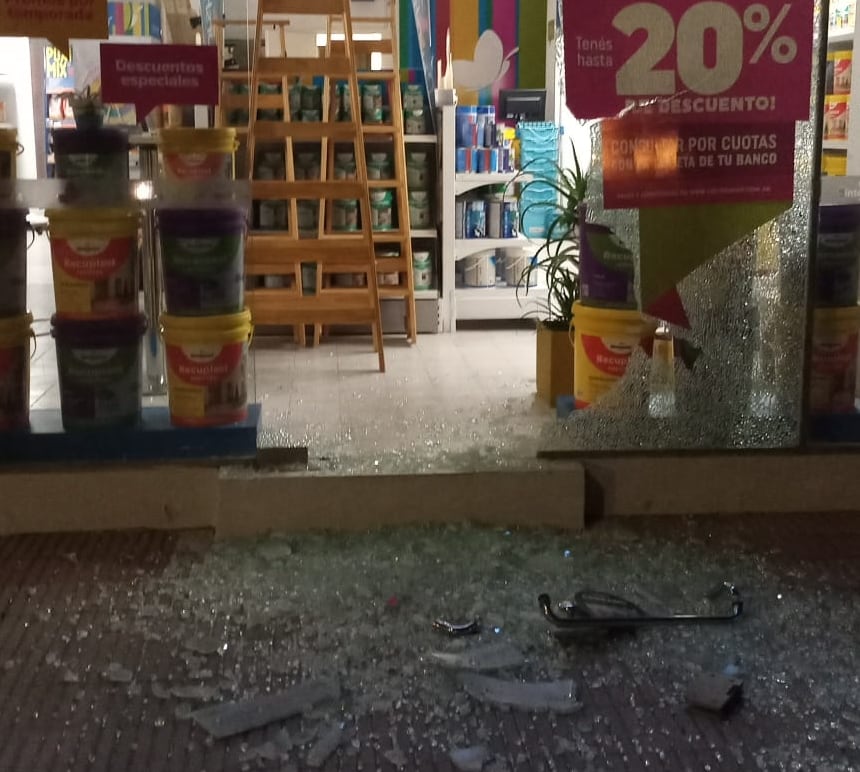 Inseguridad en Tres Arroyos: roban por cuarta vez el local de Colorshop de avenida San Martín