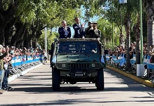 Oliva. El gobernador Llaryora presidió el acto en homenaje a los veteranos y caídos de Malvinas (Gentileza).