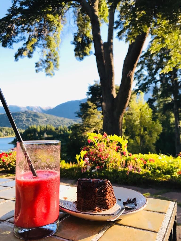 El lugar soñado para merendar en Bariloche con una vista increíble.