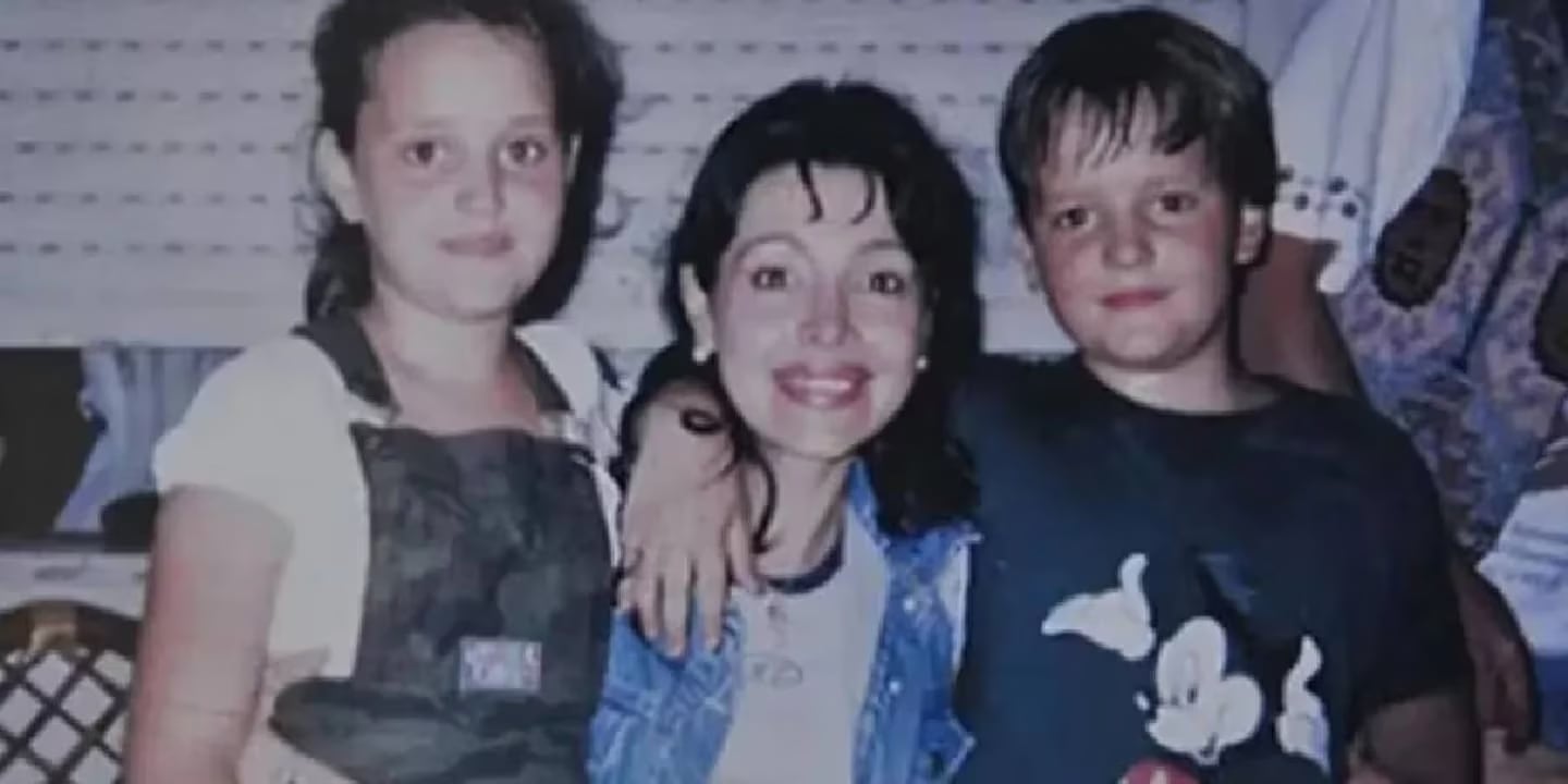 Chio, su mamá y su hermana, en una foto de archivo