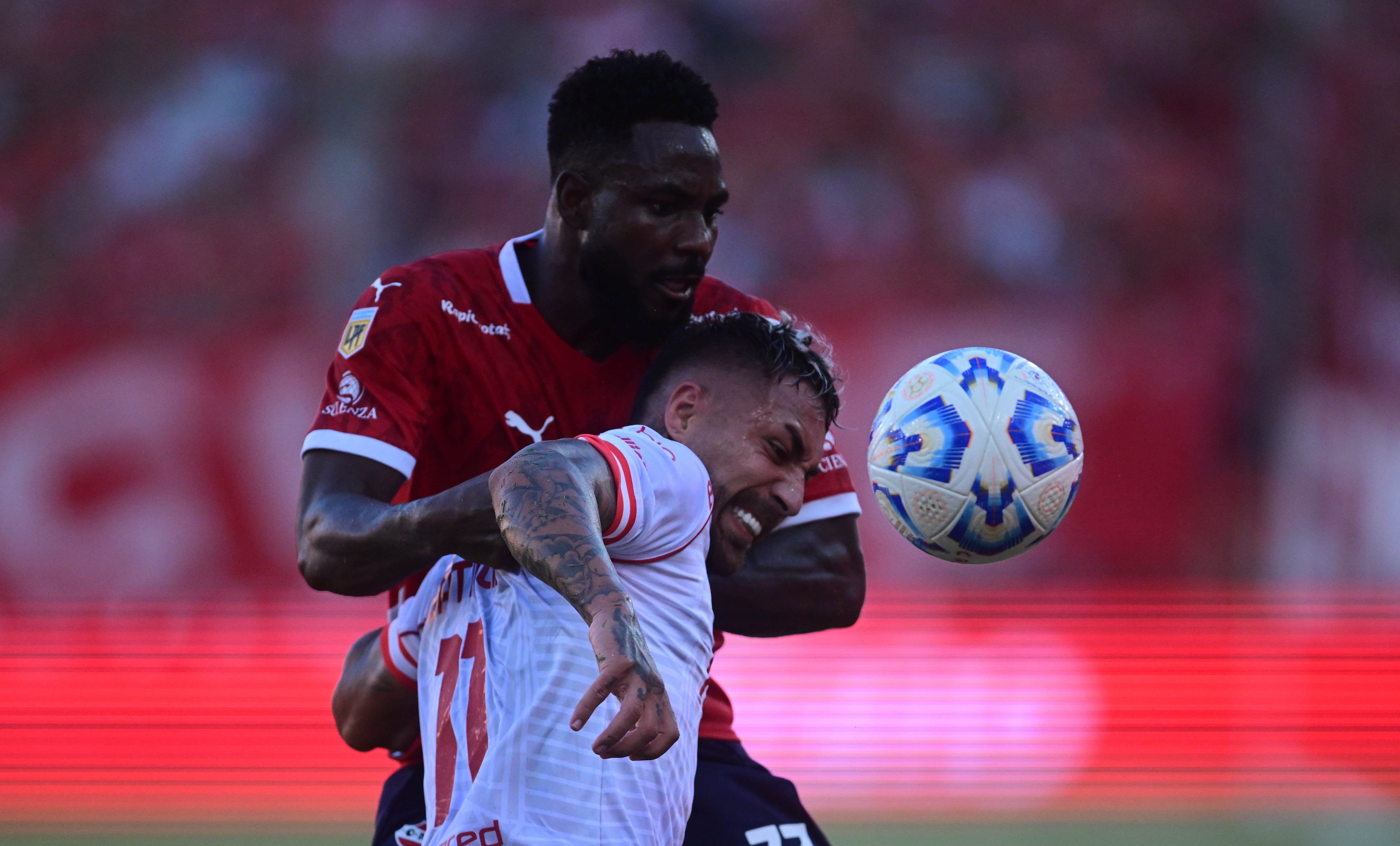 Instituto en su partido ante Independiente. (Fotobaires).