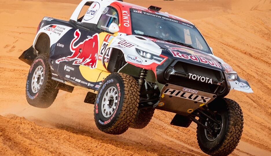 Nasser Al-Attiyah y su navegante Mathieu Baumel, ganadores del Dakar 2022 con Toyota.