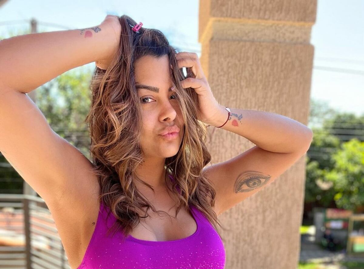 Larissa Riquelme aprovechó la golden hour para posar cubierta apenas por una sábana: “Hoy quise mimarme”