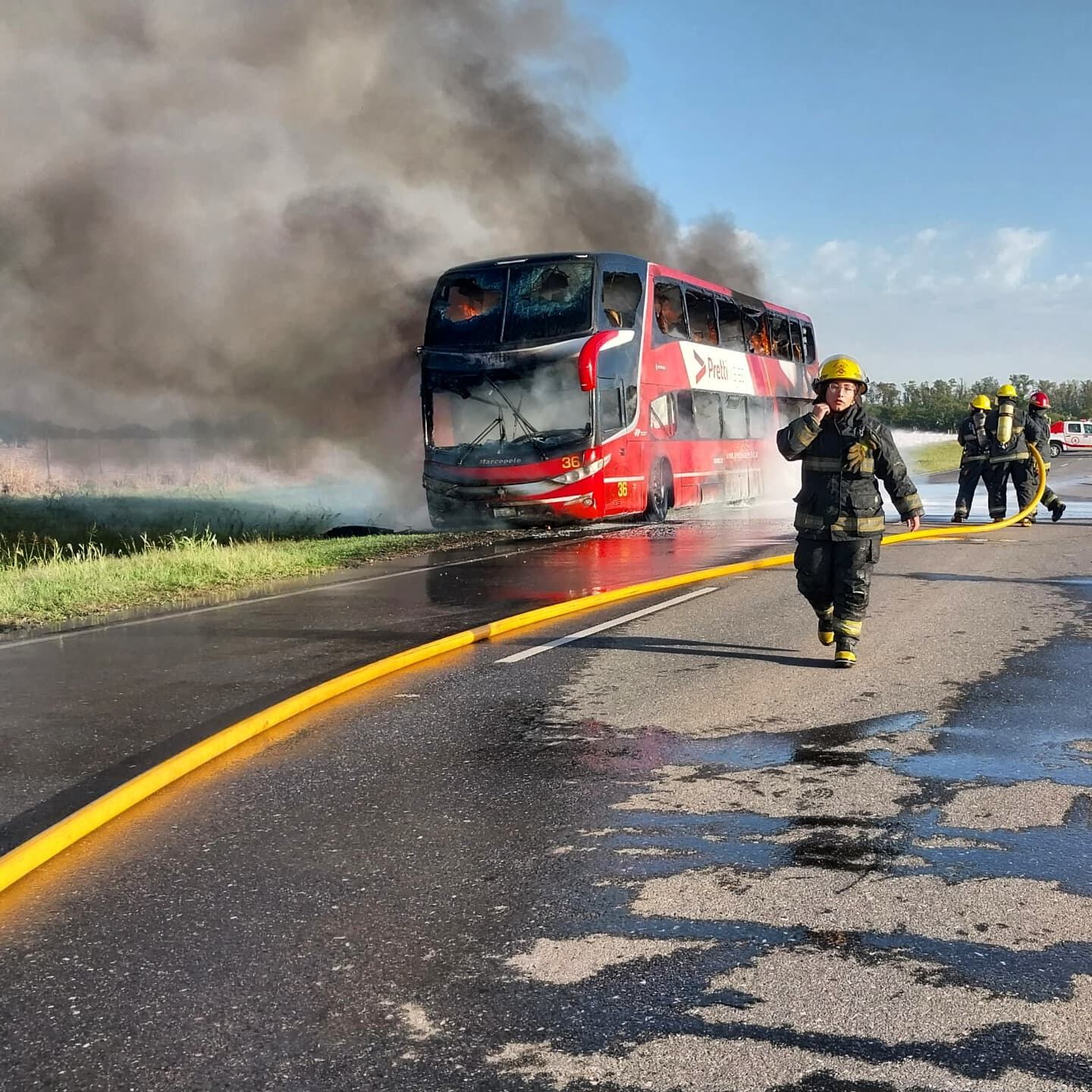 Incendio de colectivo en Ruta E 52 La Tordilla