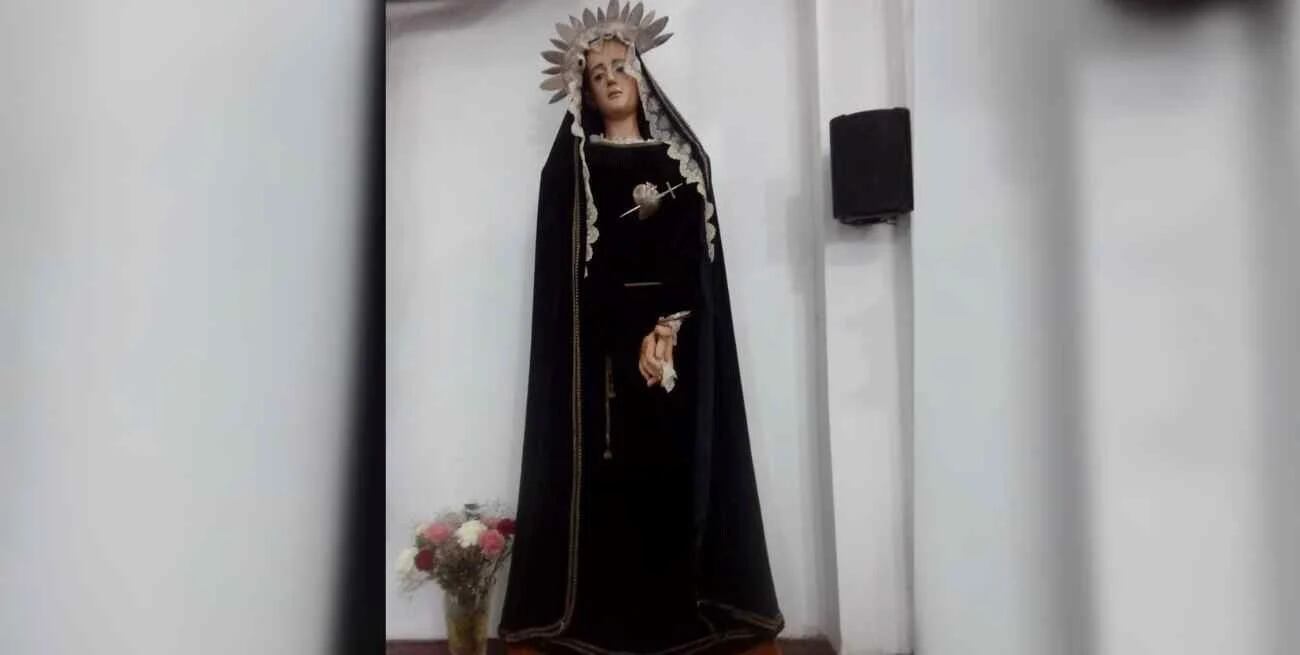 Una nena descubrió que salían lágrimas de la estatua.