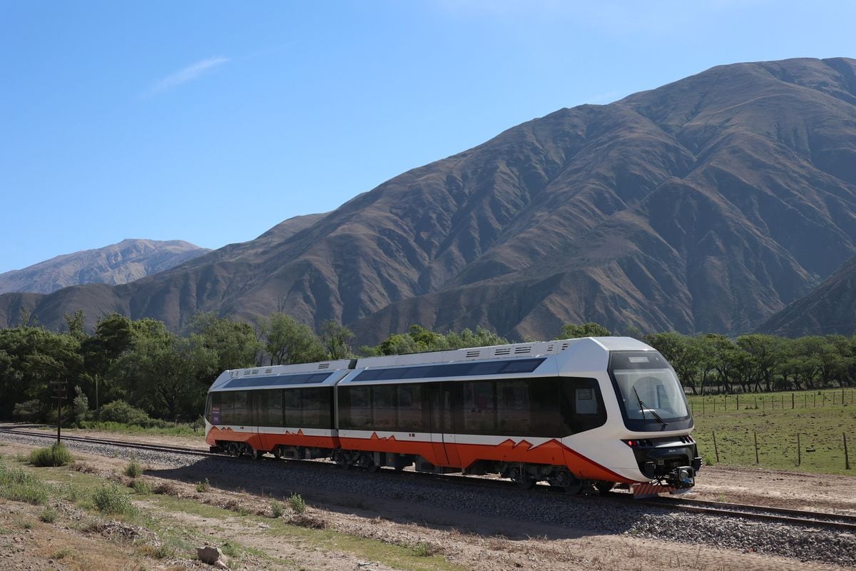 El Tren Turístico Solar de Jujuy será puesto en servicio en marzo próximo, para comenzar a recorrer un estupendo circuito en la Quebrada de Humahuaca.