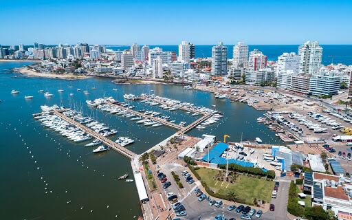 Uruguay abre sus fronteras.