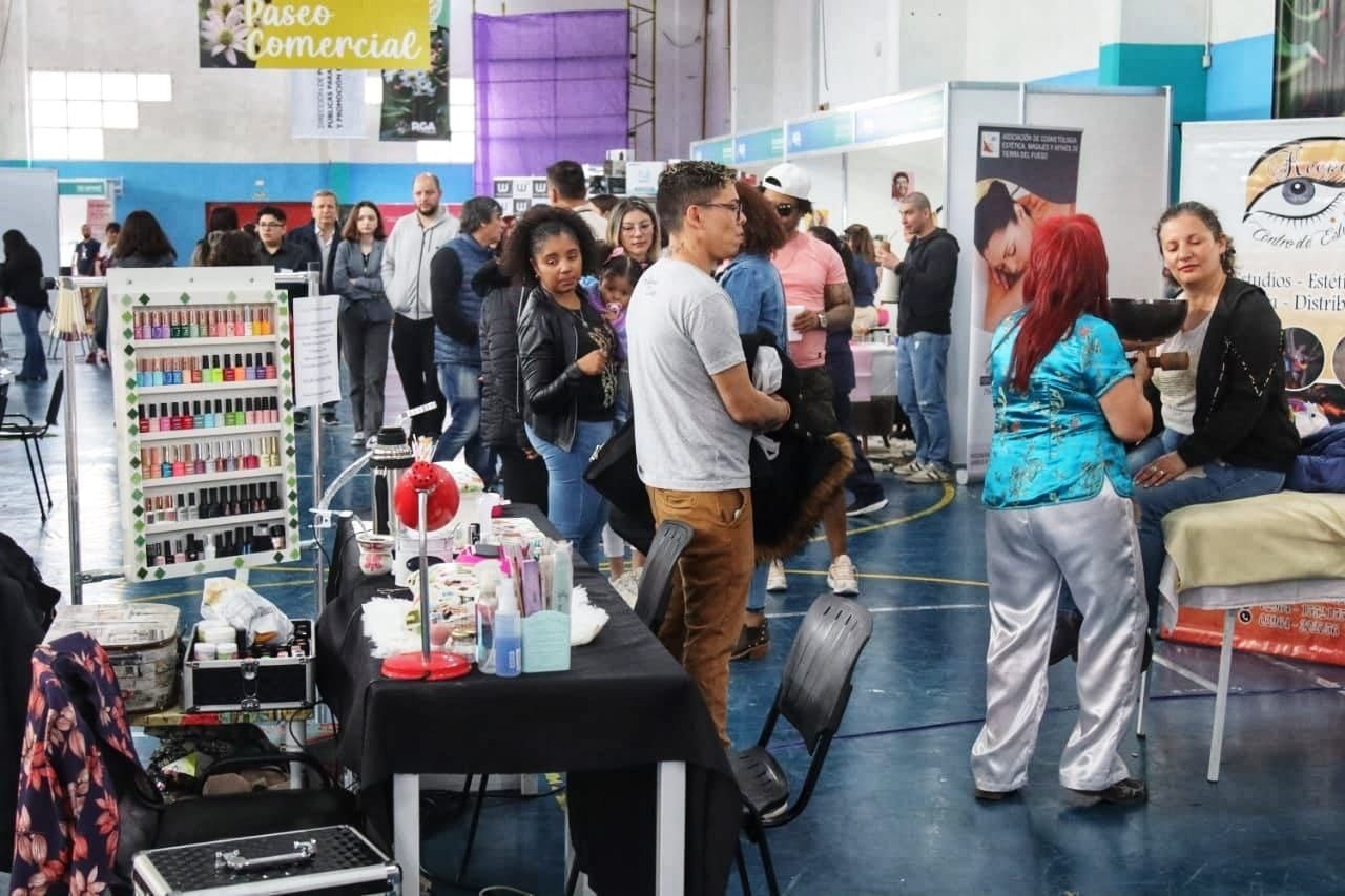 Gran cantidad de participantes concurrieron a la primera Expo Estética, no solo público en general, sino que también, hubo una gran participación de emprendedores del rubro.