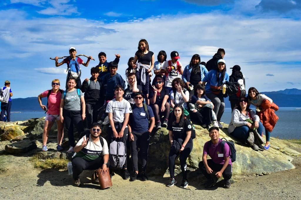 Jóvenes del “Activá el verano” realizaron caminata por la zona de montaña