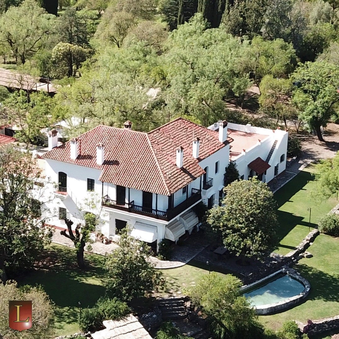 El lugar se ubica en Alta Gracia y se caracteriza por su campo de golf de 18 hoyos.