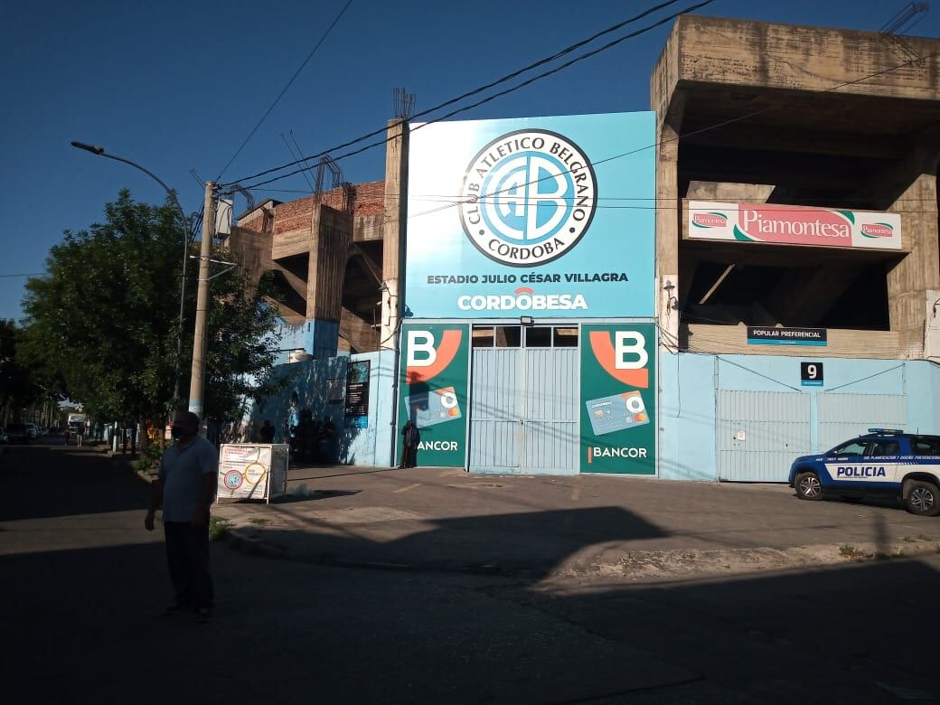 Juega Belgrano y en Alberdi se siente