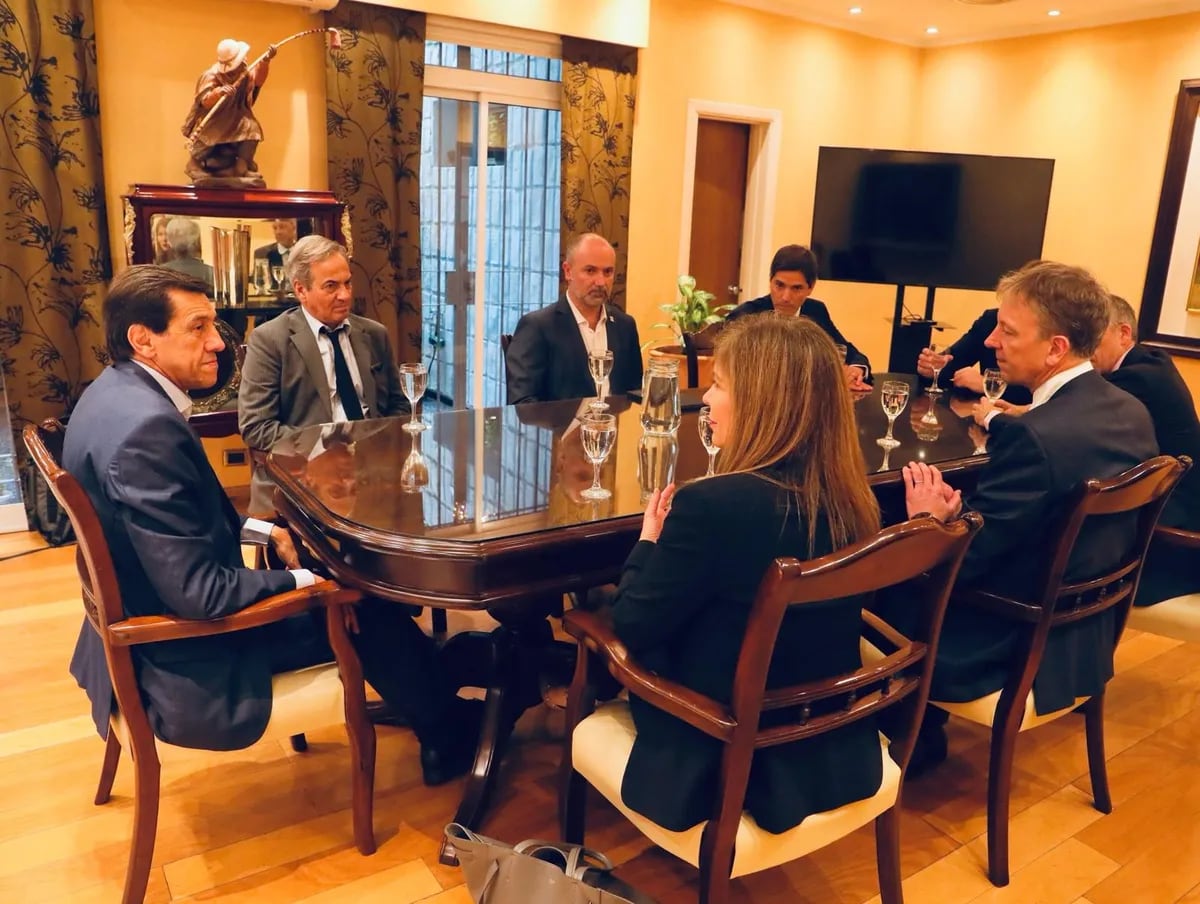 El encuentro del gobernador Sadir con los ejecutivos del gigante minero Rio Tinto Group tuvo lugar en la Casa de Jujuy en Buenos Aires.