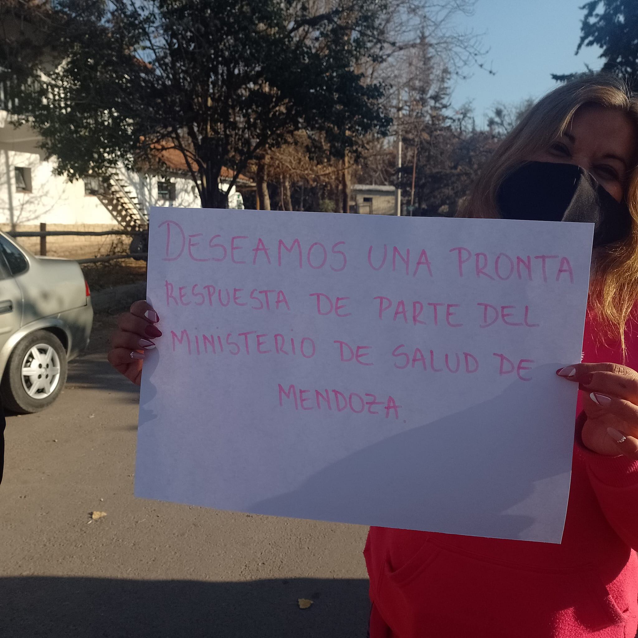 Las personas que se manifestaron piden una respuesta por parte del Ministerio de Salud.