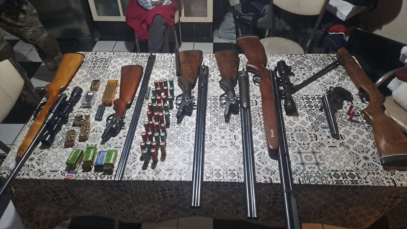 El sospechoso tenía un arsenal. (Policía)