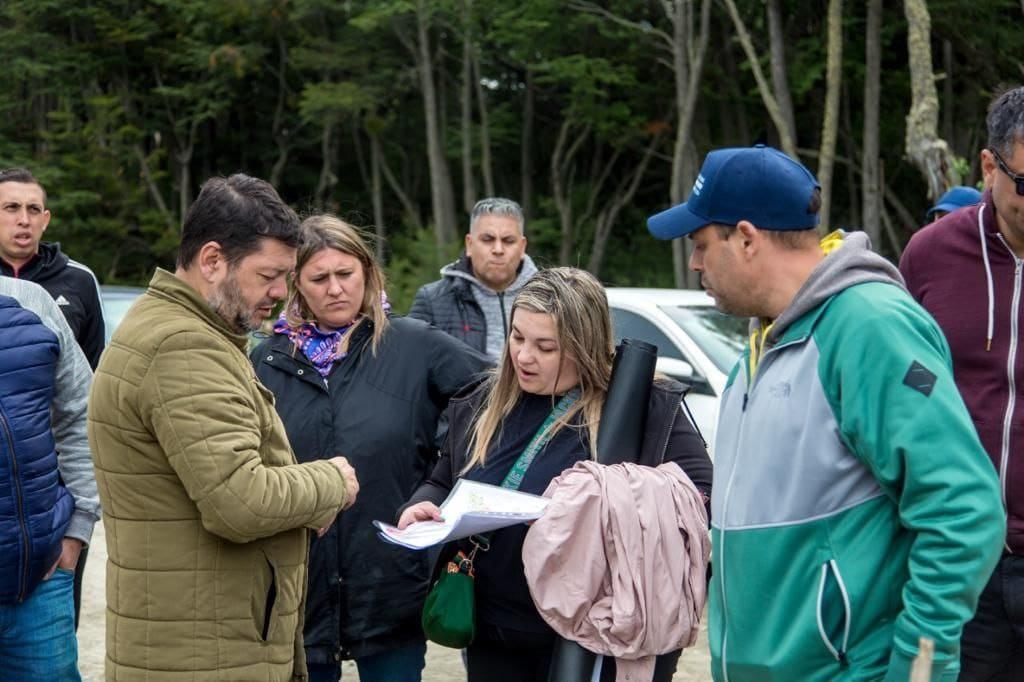 Municipalidad recorrió avances de obras y terrenos otorgados a Cooperativas y Mutuales