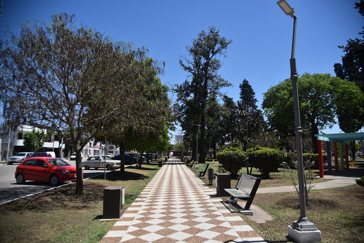 En pijamas y con su almohada, un niño de 3 años fue visto solo por las calles de Córdoba: qué pasó