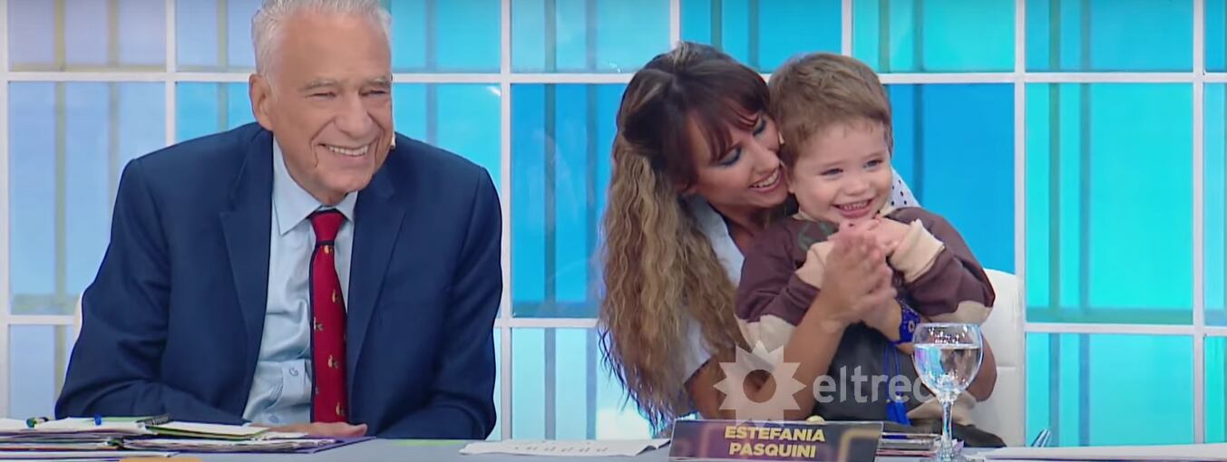 Alberto Cormillot junto a Estefanía Pasquini y su hijo Emilio en "Cuestión de Peso".